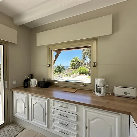 Blanche Pour 8 Personnes Avec Piscine Privee A La Londes-les-maures *