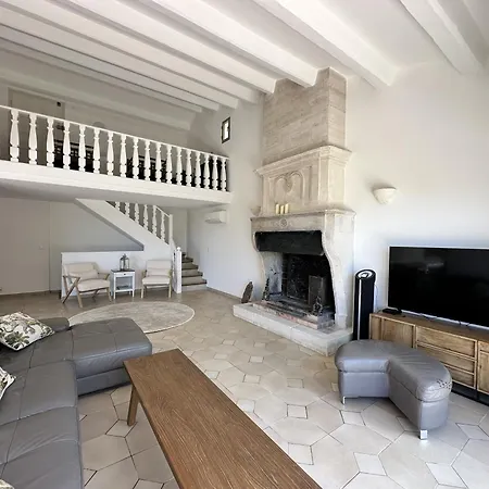 Blanche Pour 8 Personnes Avec Piscine Privee A La Londes-les-maures *