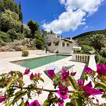 Villa Blanche Pour 8 Personnes Avec Piscine Privee A La Londes-les-maures La Londe-les-Maures