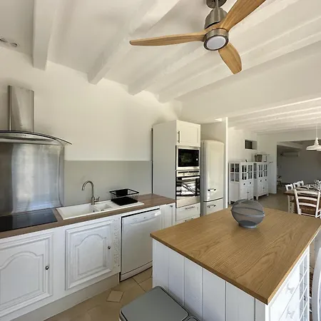 Blanche Pour 8 Personnes Avec Piscine Privee A La Londes-les-maures Villa *