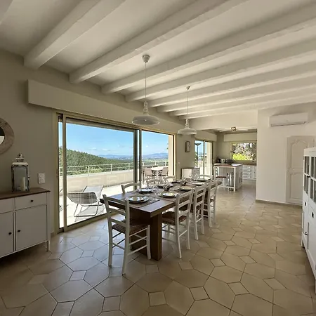 Villa Blanche Pour 8 Personnes Avec Piscine Privee A La Londes-les-maures La Londe-les-Maures