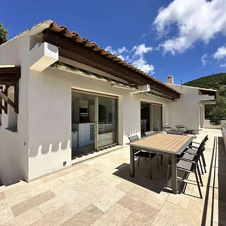Villa Blanche Pour 8 Personnes Avec Piscine Privee A La Londes-les-maures *