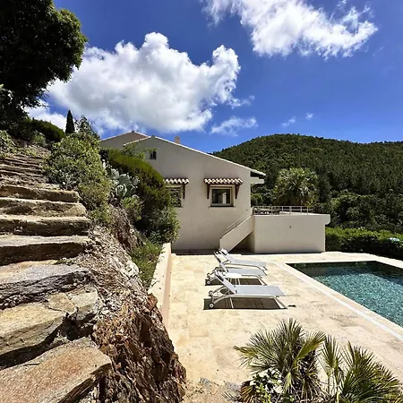 Villa Blanche Pour 8 Personnes Avec Piscine Privee A La Londes-les-maures