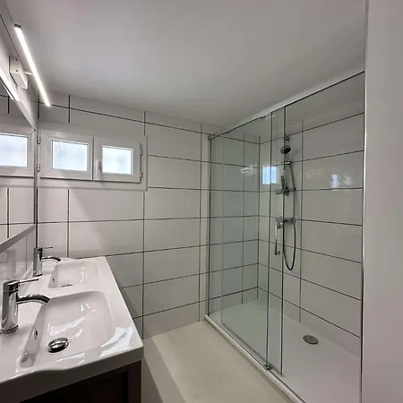 Blanche Pour 8 Personnes Avec Piscine Privee A La Londes-les-maures