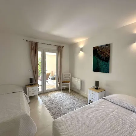 Blanche Pour 8 Personnes Avec Piscine Privee A La Londes-les-maures Villa *